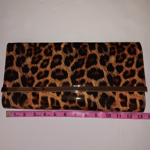 WOMEN'S LEOPARD PRINT CLUTCH PURSE - Picture 8 of 10